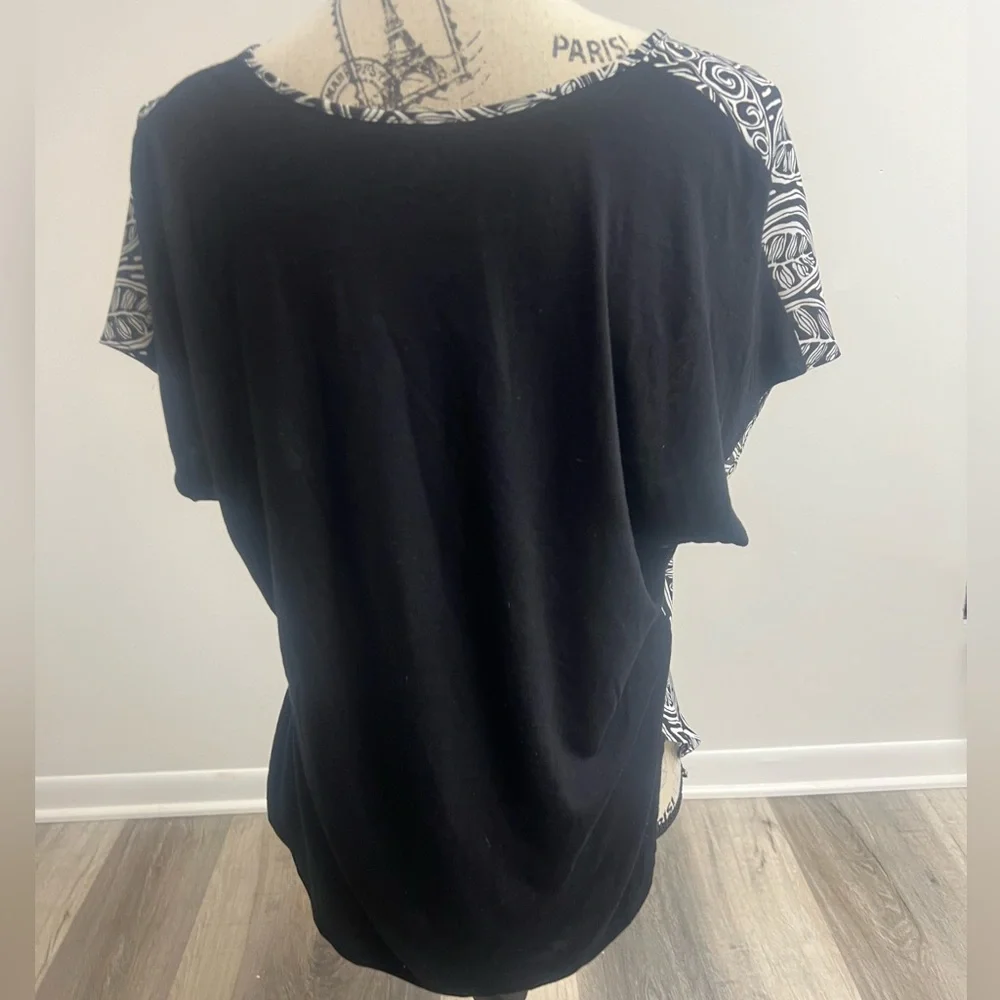 Loft Black & White Patterned Blouse! - Picture 4 of 13